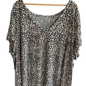 Plus Size Leopard Print Shirt, Low V-Neck White Brown Black Animal Print Size 4X
